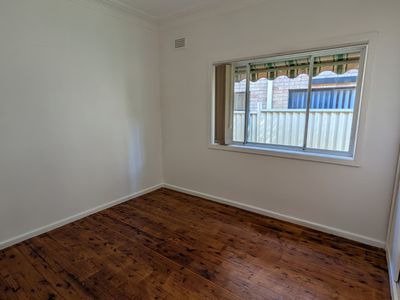 8 DONALD STREET, Picnic Point