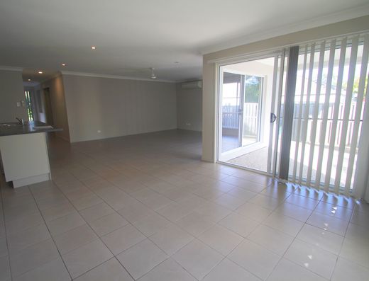 Modern 4 bedroom home -  RENT INCREASE IN MAY image 5