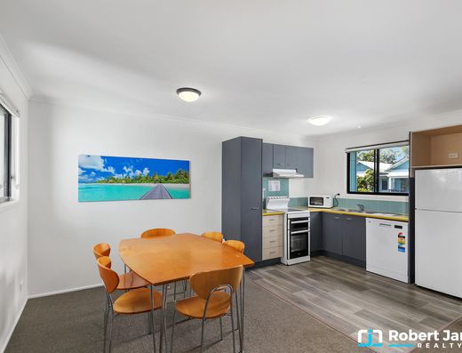 PREMIUM POSITION - DUAL KEY APARTMENT WITH VIEWS image 10