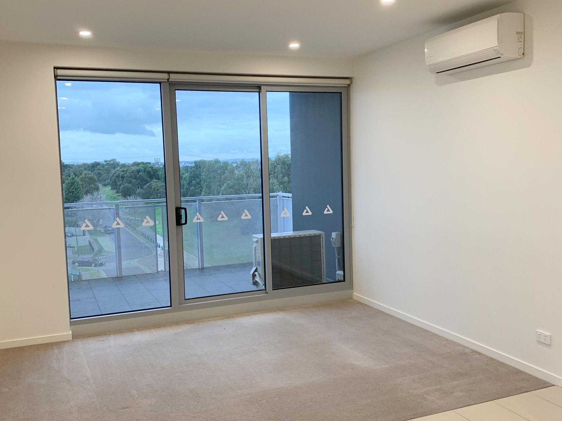 405/64 Sahi Crescent, Roxburgh Park