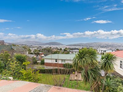 122 Easther Crescent, Kew