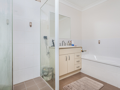 2/3 Lady Bowen Parade, Rothwell