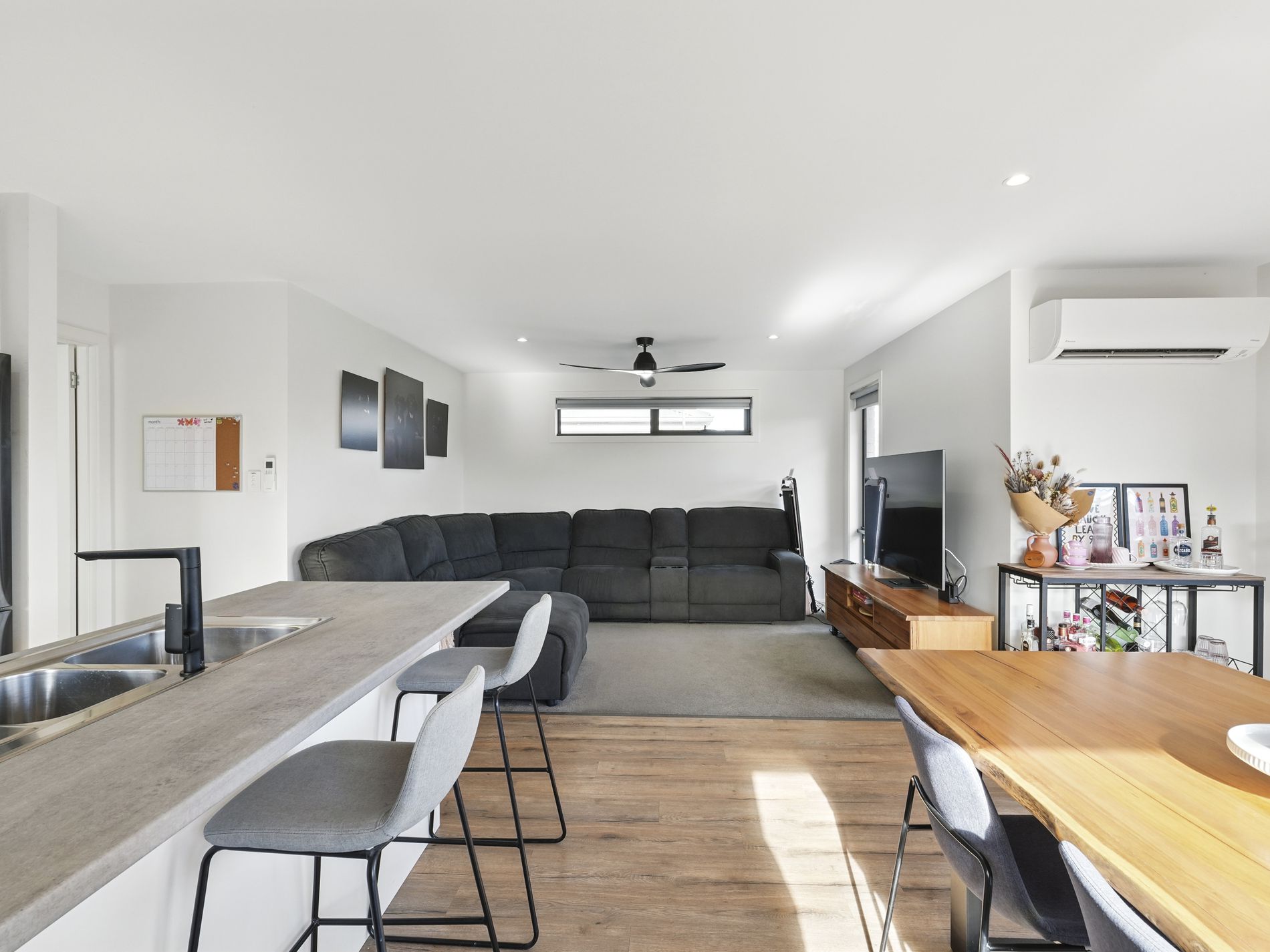 2 / 10 Curtain Court, Brighton