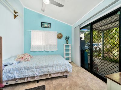 12 TAYLOR STREET, Kurrimine Beach