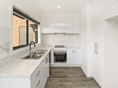 2/5 Bristol Road, Pascoe Vale