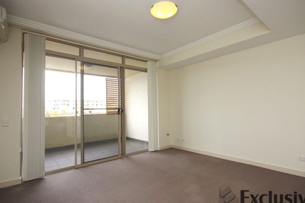 4  Stromboli Strait , Wentworth Point