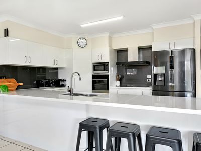 1 LAIDLEY CLOSE, Bentley Park