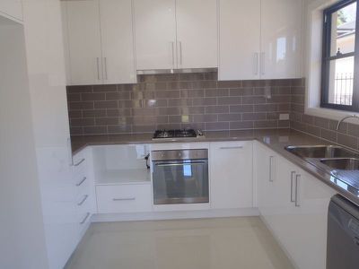'The Avenue' / 32A Stonehaven Avenue, Dubbo