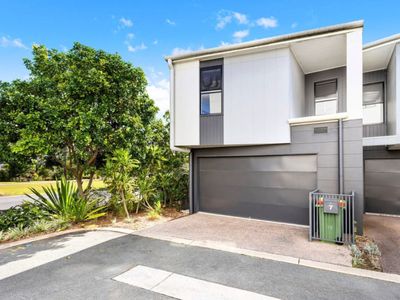 7 Marina Court, Hope Island
