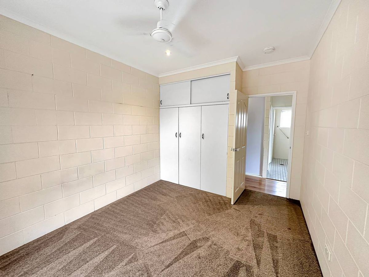 8 LARKIN CLOSE, Atherton
