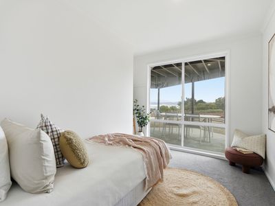 2 / 17a Thagenna Road, Carlton