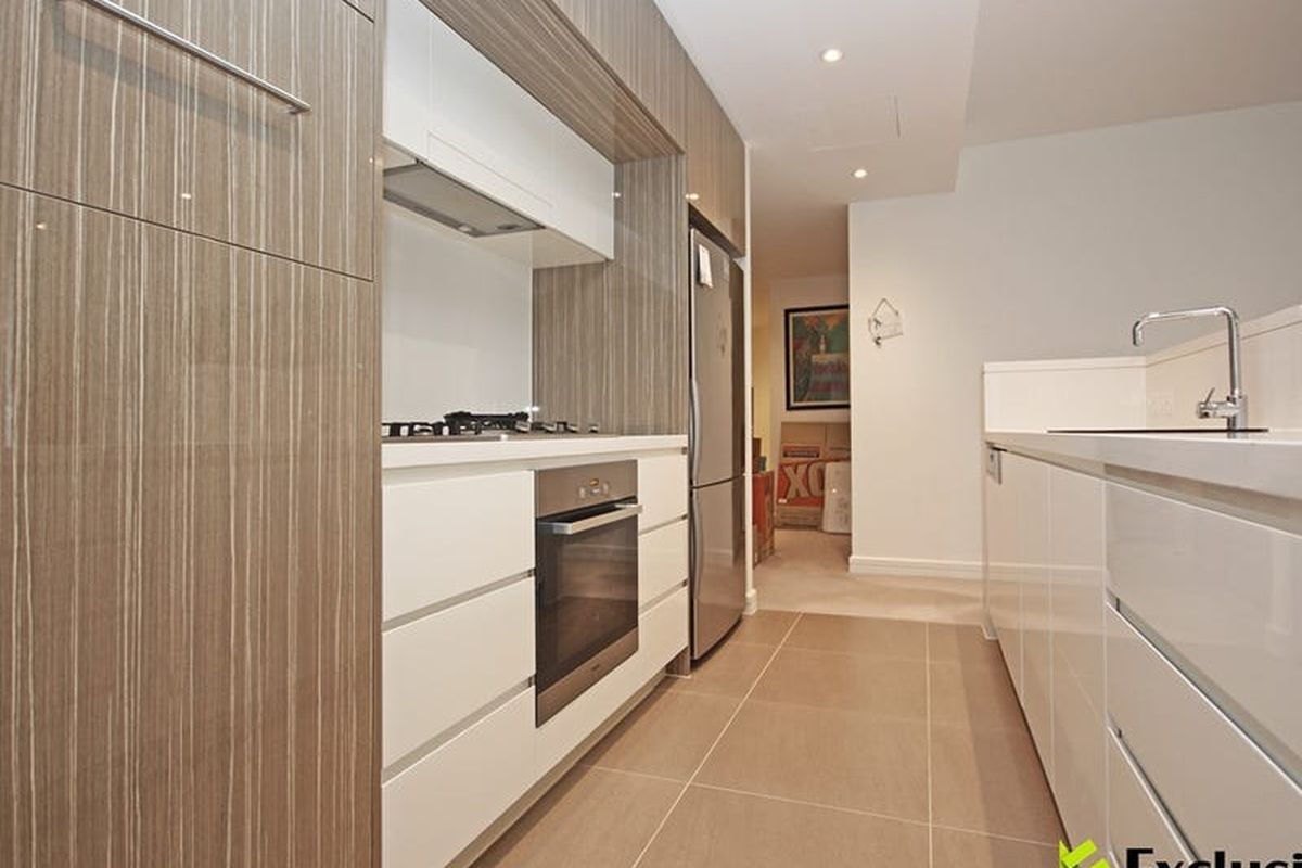 207 / 28 Peninsula Drive, Breakfast Point