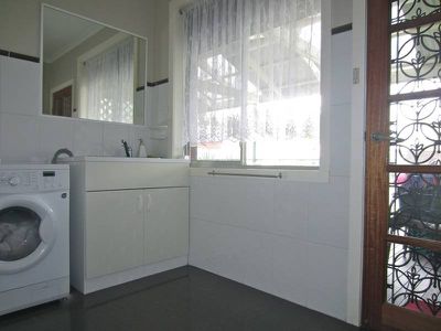 42 Avondale Ave, St Albans