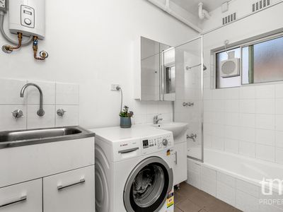 4 / 42 Broadway, Crawley