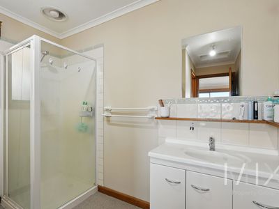 2 94 Forest Road, West Hobart