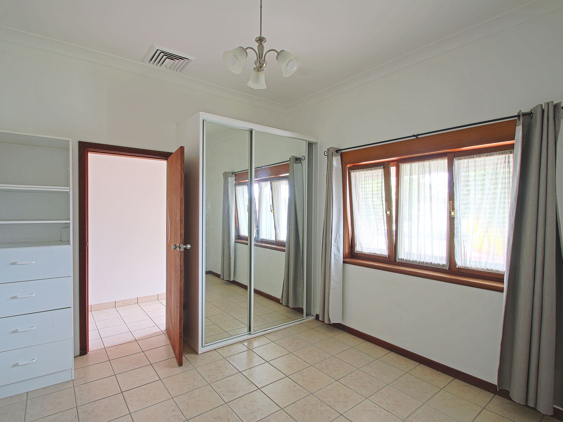 214 West Botany Street, Banksia