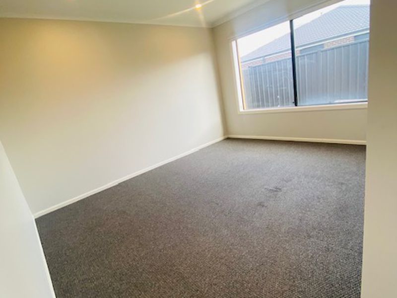 15 Emblem Street, Tarneit