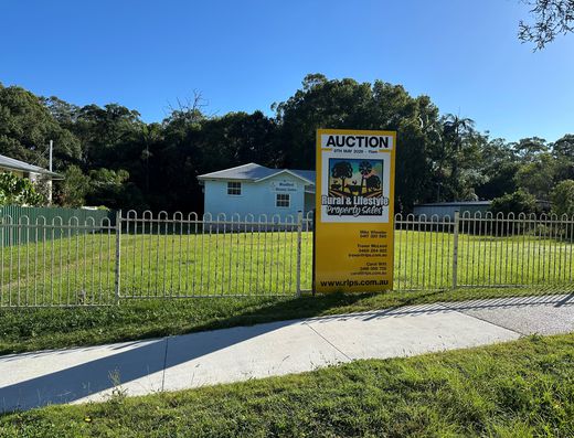 AUCTION ONSITE - 25 George Street Woodford 
9TH MAY 11AM