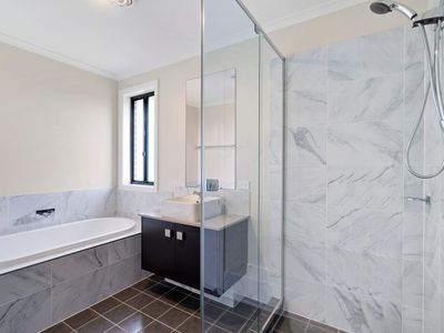 8 Flemington Parkway, Box Hill