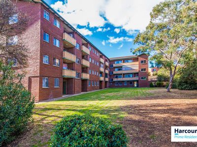 1 / 30 Trinculo Place, Queanbeyan