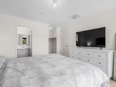 37 Millot Vista, Caversham