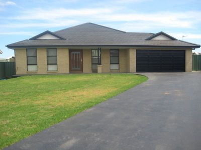 8 Lago Court, Dubbo