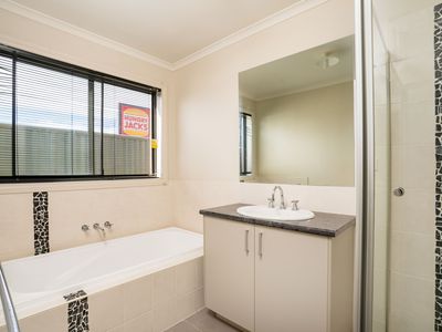 76 VICTORIA CROSS PARADE, Wodonga