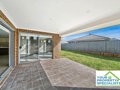 5 Ewing Loop, Oran Park