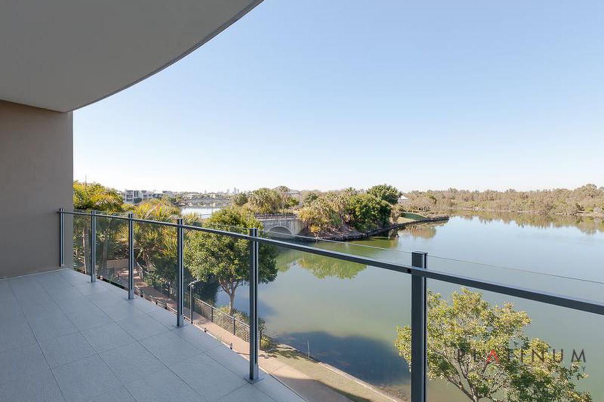 12 / 3046 Quay South Drive, Carrara