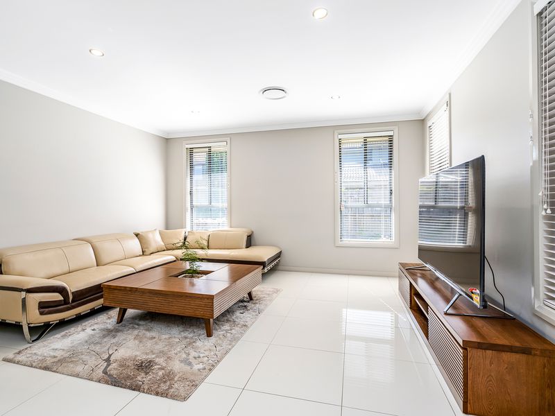 90 Fairfax Street, The Ponds