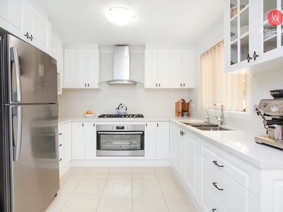 2 / 5 Lang Road, Casula