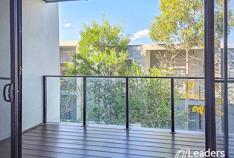 10 TEA TREE LANE, Burwood