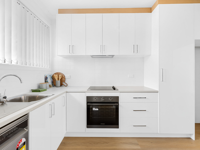 2/96 Saltley Street, South Kingsville