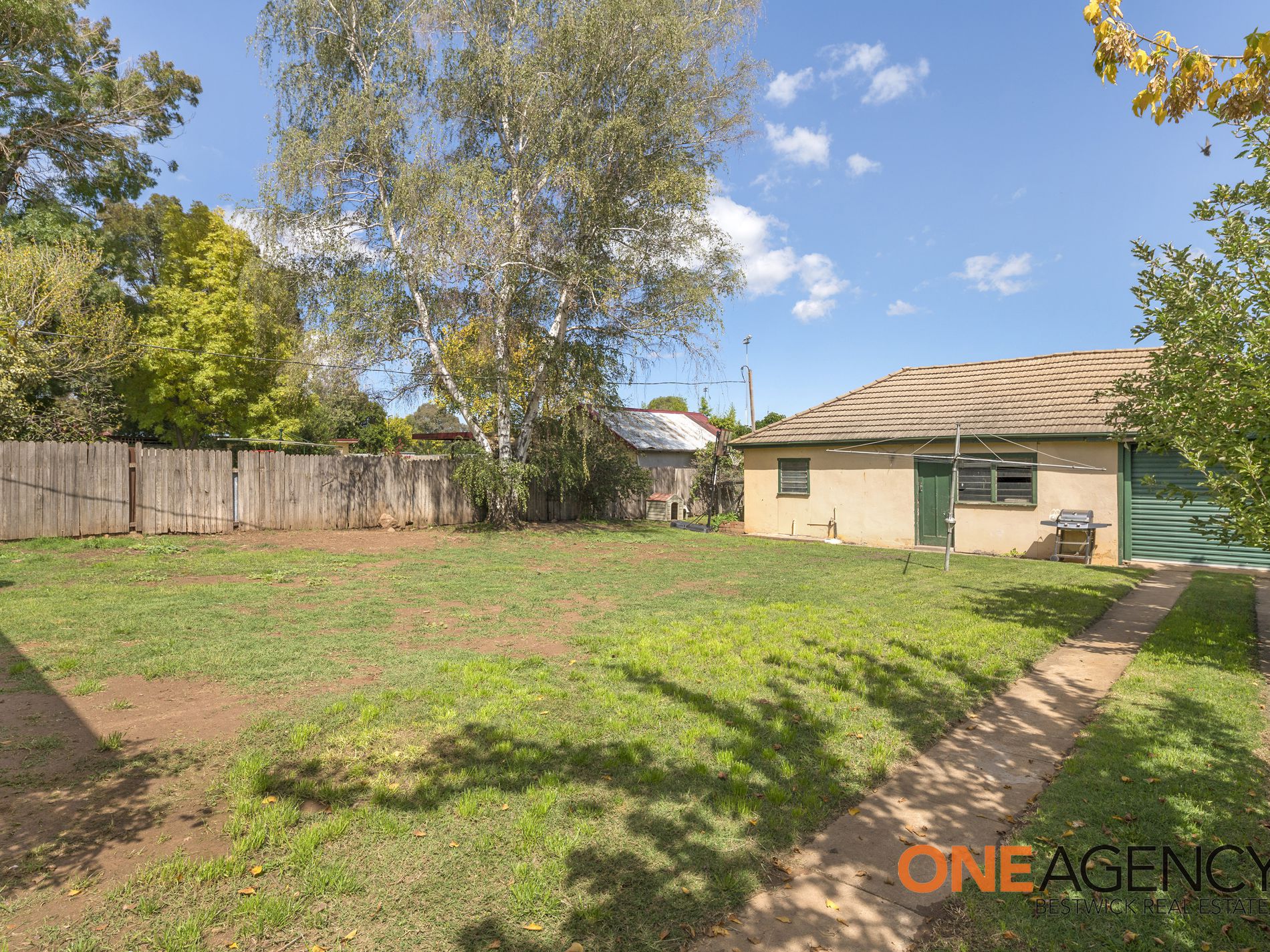 8 Russell Street, Bathurst