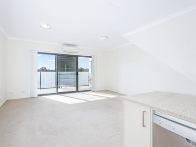 25 / 4 Ross Road, Crestwood