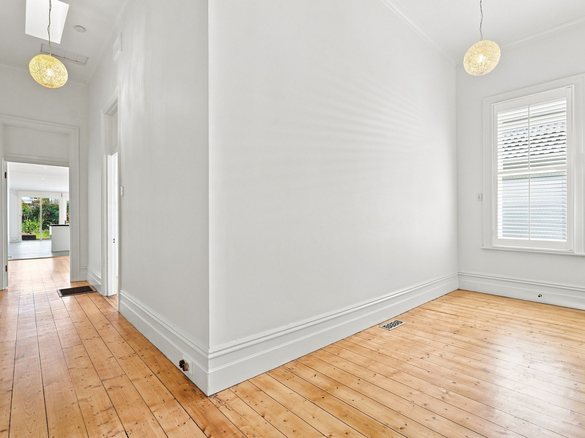 211 Douglas Parade, Newport