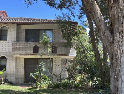 2 Bedroom Unit in Prime Location