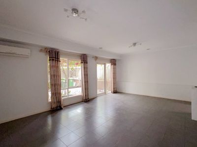 2 / 8 Faye Street, Reservoir