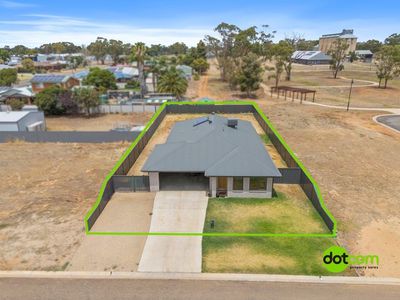 47 Lewis Crescent, Finley