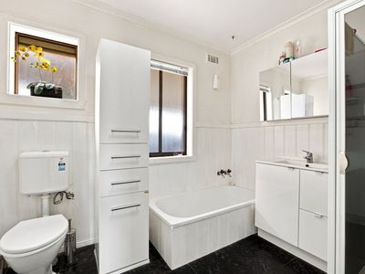 1 Geale Street, George Town