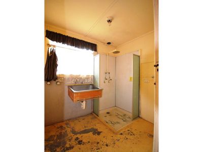 77 Lakeside Avenue , Mount Beauty