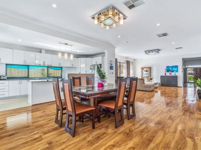10 Holywell Street, Middle Swan