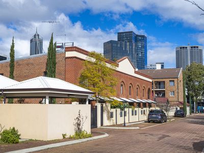 10 Little Shenton Lane, Northbridge