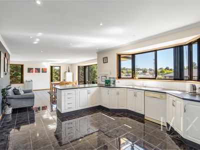 4 Dylan Street, Brighton