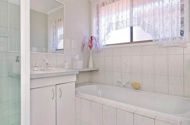 8 Manningtree Parade, Craigieburn