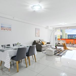 302 / 7 John Street