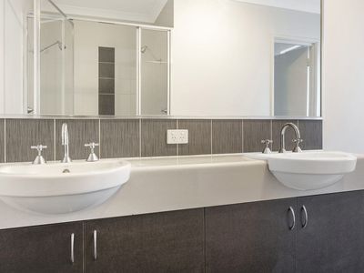 21 Pexton Drive, South Guildford