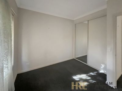 1 / 8 Dougherty Street, Horsham
