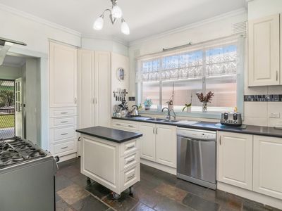 62 Oak Street, Seymour