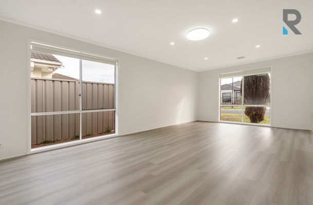 70 Kennedy Parade, Roxburgh Park